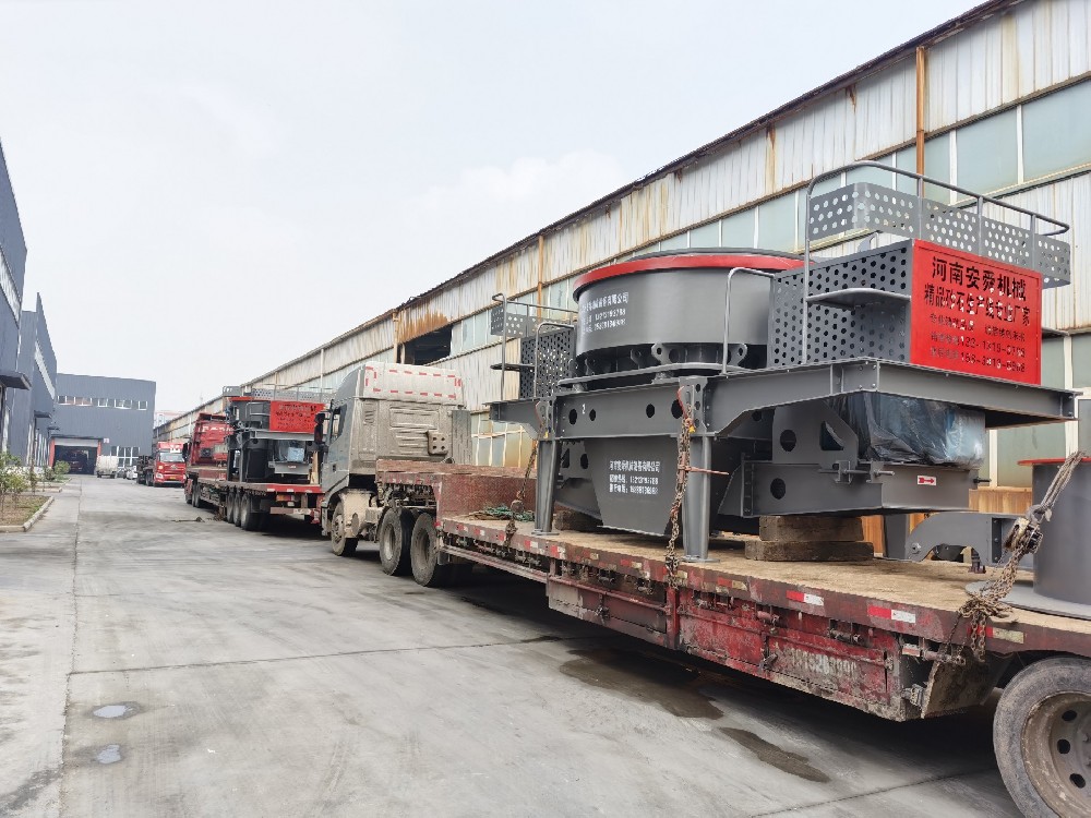 安舜機械發往福建的沖擊式制砂機現場